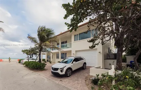 302 Balboa Street Hollywood FL 33019