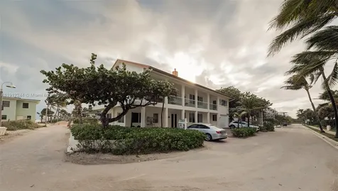 302 Balboa Street Hollywood FL 33019
