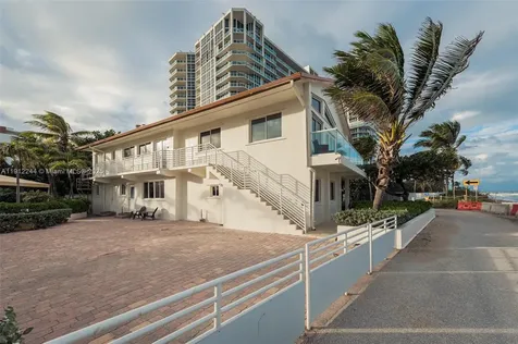 302 Balboa Street Hollywood FL 33019