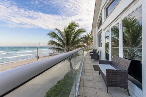 302 Balboa Street Hollywood FL 33019