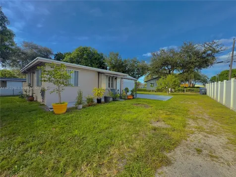 6137 Garfield Street Hollywood FL 33024