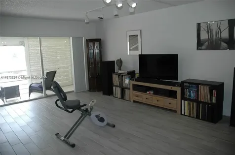 3571 Inverrary Drive Lauderhill FL 33319