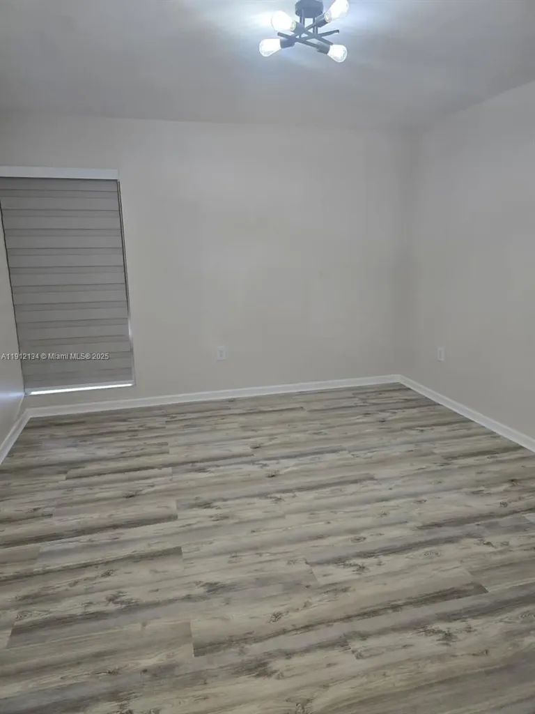 4721 NW 7th Street Miami FL 33126