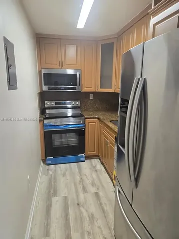 4721 NW 7th Street Miami FL 33126