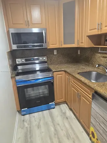 4721 NW 7th Street Miami FL 33126