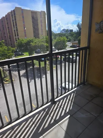 4721 NW 7th Street Miami FL 33126
