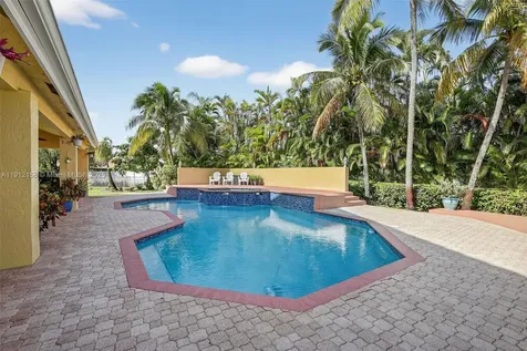 955 NW 197th Terrace Pembroke Pines FL 33029