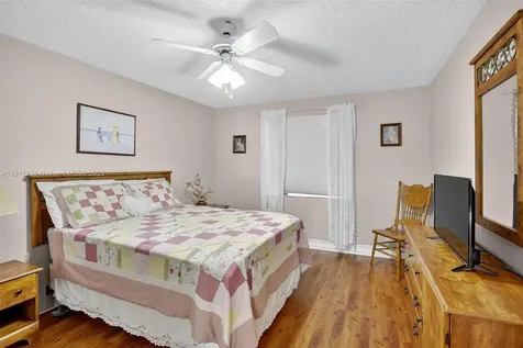 955 NW 197th Terrace Pembroke Pines FL 33029