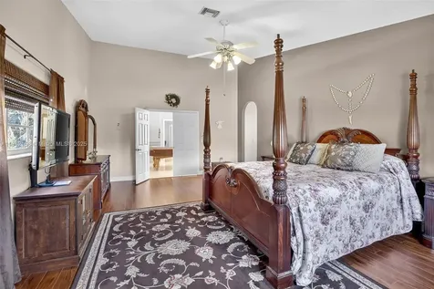 955 NW 197th Terrace Pembroke Pines FL 33029