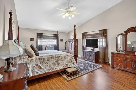 955 NW 197th Terrace Pembroke Pines FL 33029