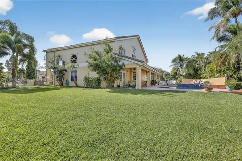 955 NW 197th Terrace Pembroke Pines FL 33029