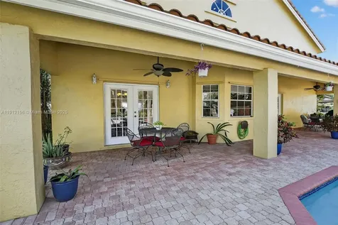 955 NW 197th Terrace Pembroke Pines FL 33029