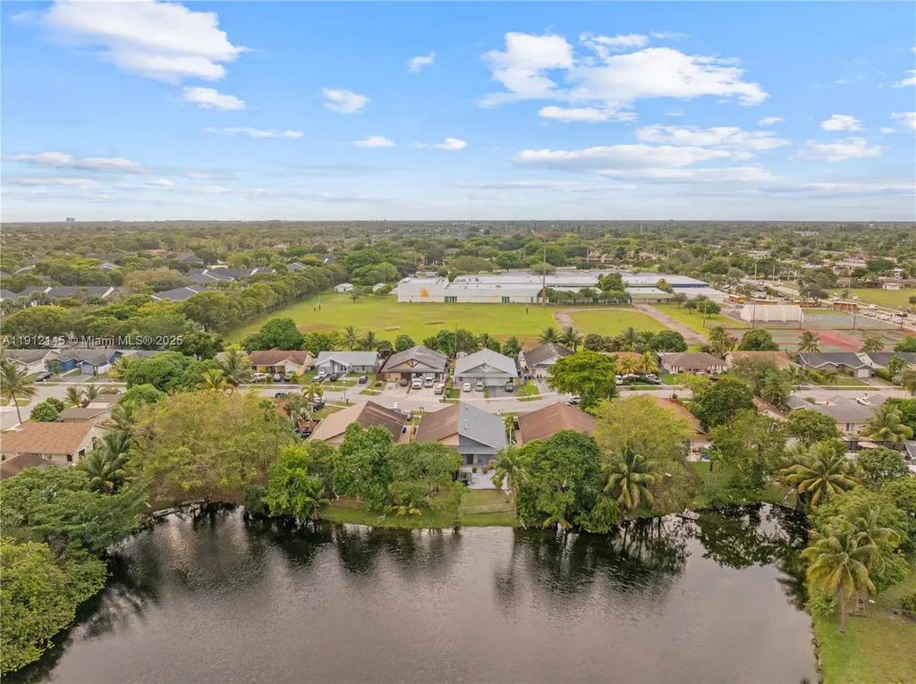 1221 SW 75th Avenue North Lauderdale FL 33068