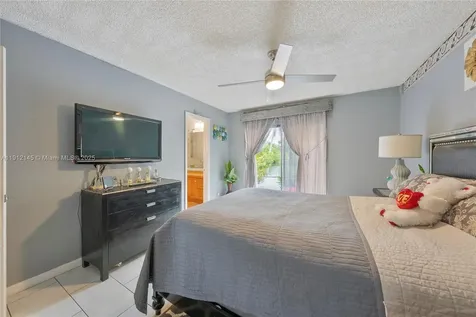 1221 SW 75th Avenue North Lauderdale FL 33068