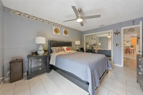 1221 SW 75th Avenue North Lauderdale FL 33068