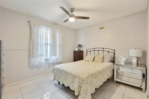 1221 SW 75th Avenue North Lauderdale FL 33068