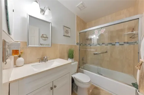 1221 SW 75th Avenue North Lauderdale FL 33068