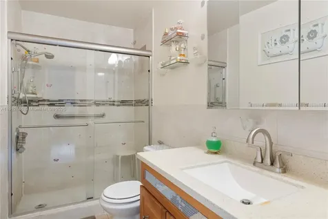 1221 SW 75th Avenue North Lauderdale FL 33068