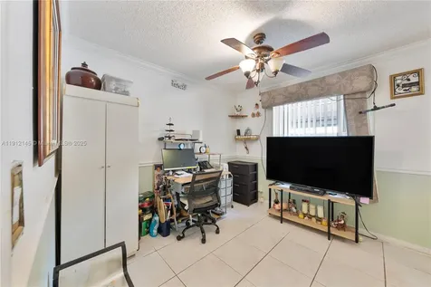 1221 SW 75th Avenue North Lauderdale FL 33068