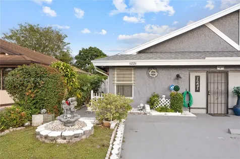 1221 SW 75th Avenue North Lauderdale FL 33068