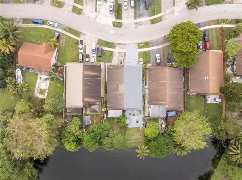 1221 SW 75th Avenue North Lauderdale FL 33068