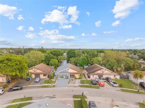 1221 SW 75th Avenue North Lauderdale FL 33068
