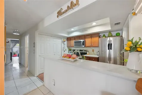 1221 SW 75th Avenue North Lauderdale FL 33068