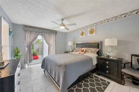 1221 SW 75th Avenue North Lauderdale FL 33068