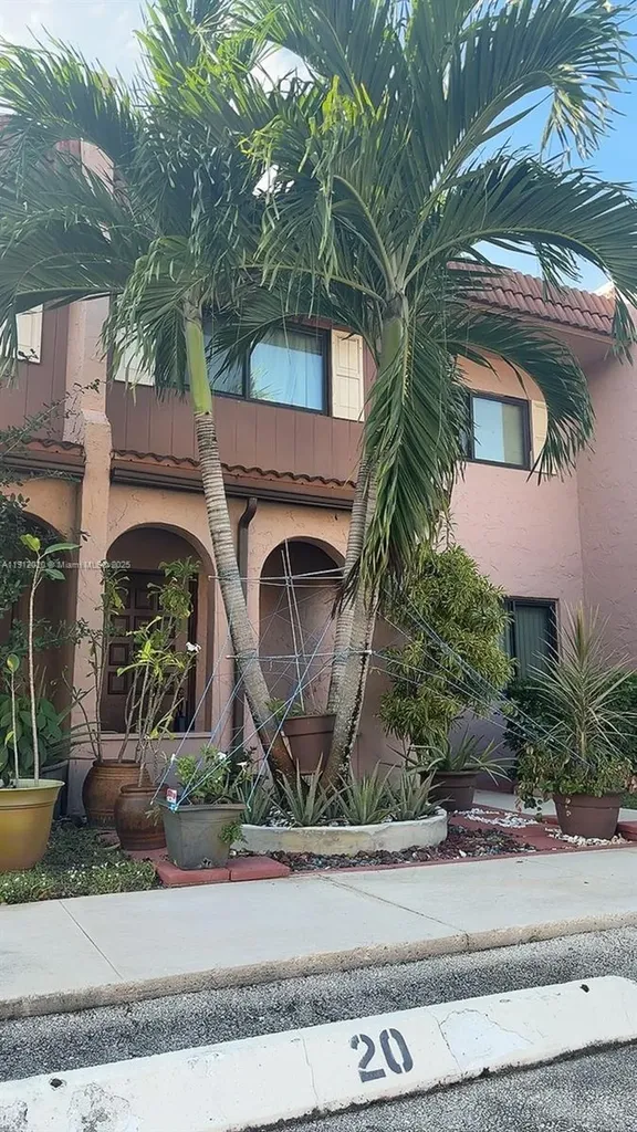 19 Matador Lane Davie FL 33324