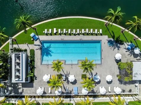 6103 Aqua Avenue Miami Beach FL 33141