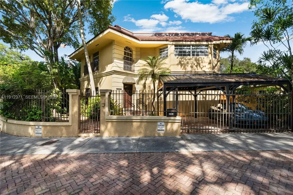 2997 Day Avenue Miami FL 33133