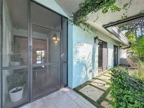 2321 NW 102nd Way Pembroke Pines FL 33026