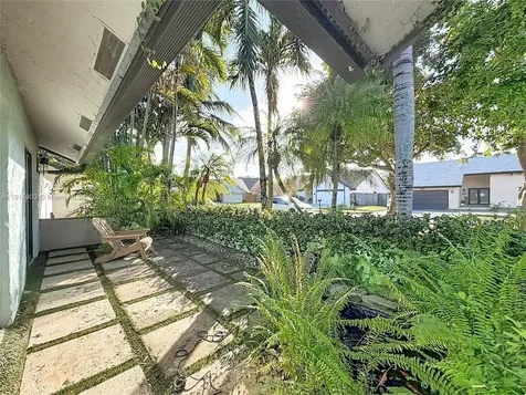 2321 NW 102nd Way Pembroke Pines FL 33026