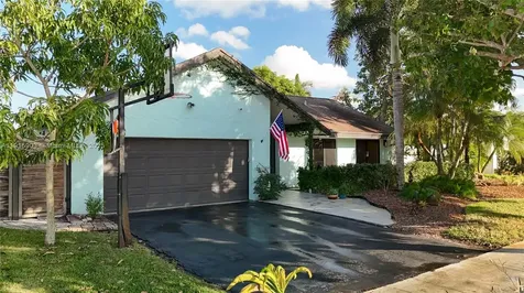 2321 NW 102nd Way Pembroke Pines FL 33026
