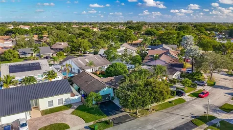 2321 NW 102nd Way Pembroke Pines FL 33026