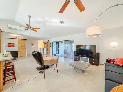 2321 NW 102nd Way Pembroke Pines FL 33026