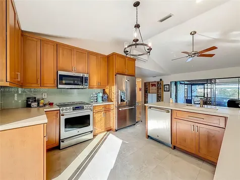 2321 NW 102nd Way Pembroke Pines FL 33026