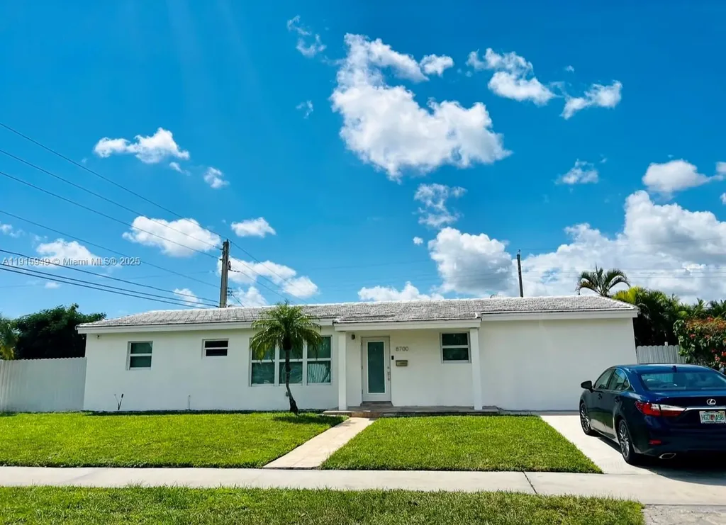 8700 SW 42nd Terrace Miami FL 33165