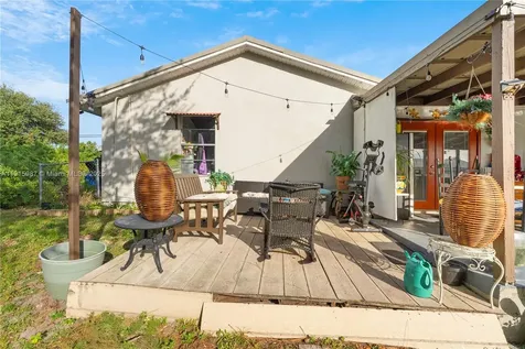 302 Floyd Avenue S Naples FL 33976