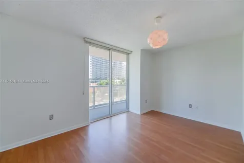 5900 Collins Avenue Miami Beach FL 33140