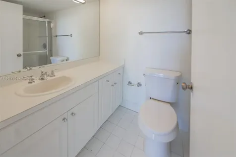 5900 Collins Avenue Miami Beach FL 33140