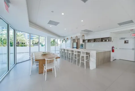 5900 Collins Avenue Miami Beach FL 33140