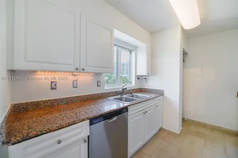 5900 Collins Avenue Miami Beach FL 33140