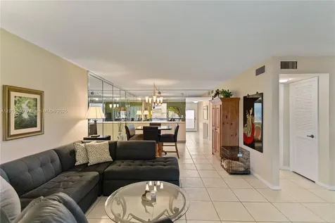 8940 S Hollybrook Boulevard Pembroke Pines FL 33025
