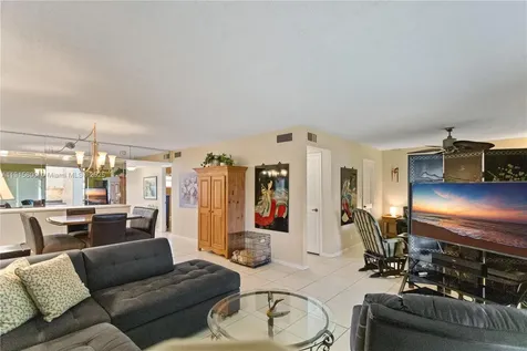8940 S Hollybrook Boulevard Pembroke Pines FL 33025
