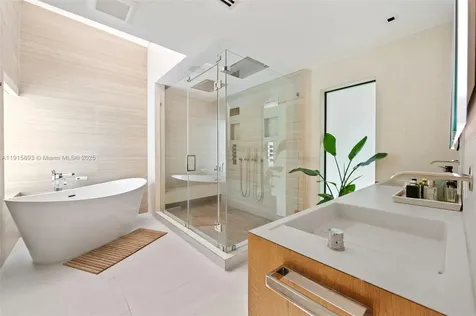 1792 Cleveland Road Miami Beach FL 33141