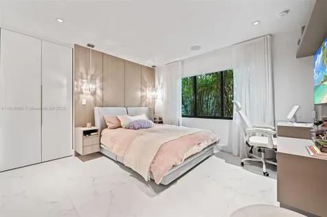1792 Cleveland Road Miami Beach FL 33141