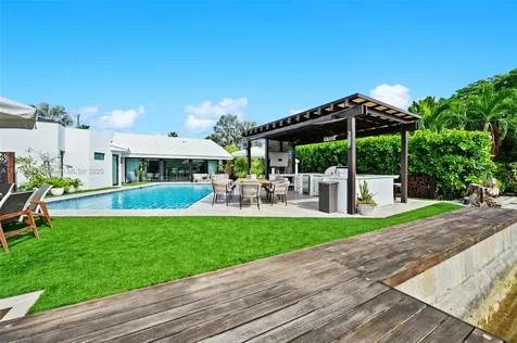 1792 Cleveland Road Miami Beach FL 33141