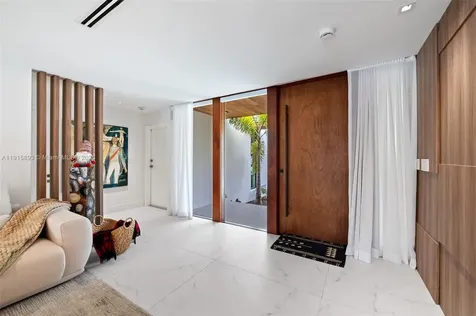 1792 Cleveland Road Miami Beach FL 33141