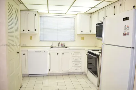 9721 Sunrise Lakes Boulevard Sunrise FL 33322